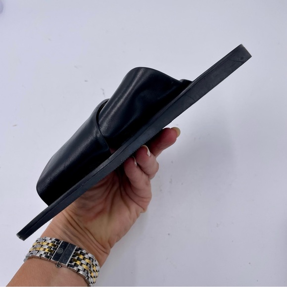 NEW Everlane Black Leather Day Crossover Sandal in Size 5.5 - Picture 5 of 11